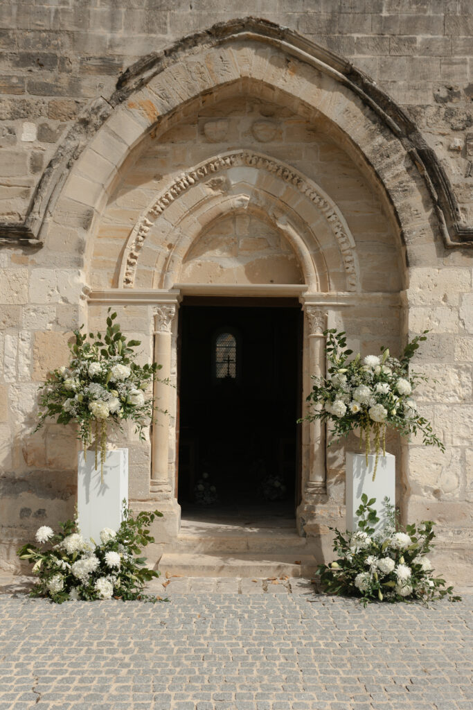 Décoration florale réalisée par Safran Lucie Madelaine, de l'église de Bezannes.